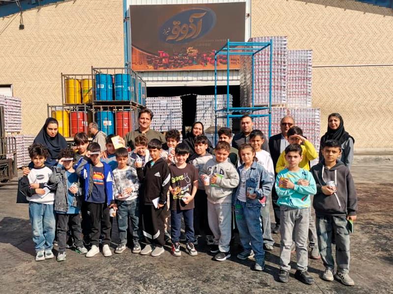 بازدید دانش‌آموزان مدرسه نسل هوشمند از کارخانه آذوقه شیراز
